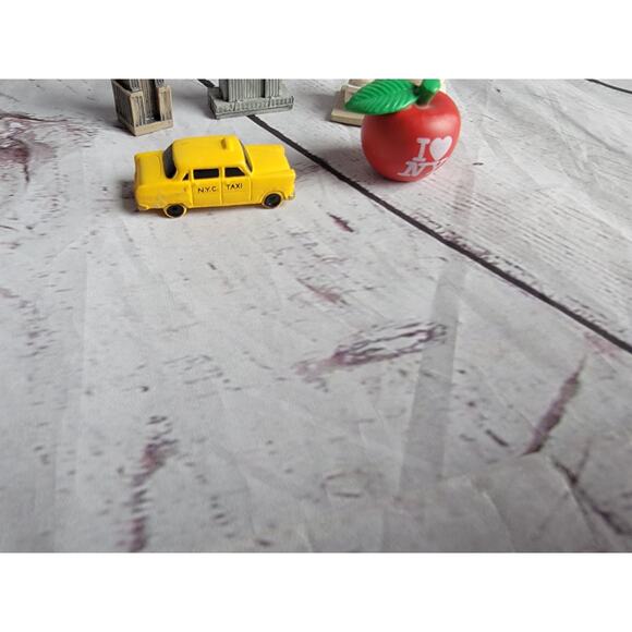 Safari Ltd New York City Toob Miniature Toy Figurine Set for Kids Incomplete - Picture 3 of 5